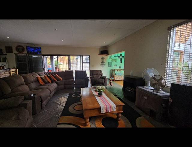 5 BEDROOM HOUSE FOR SALE IN KARENPARK